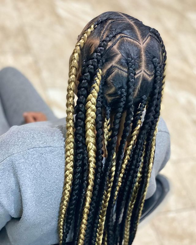 16. Extra Jumbo Blonde & Black Knotless Braids