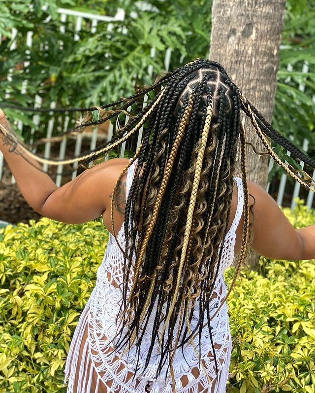 15. Golden Blonde Streaked BOHO Knotless Braids